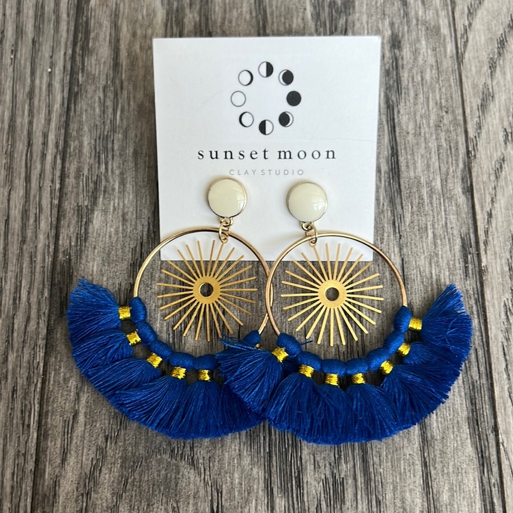 🌼HANDMADE🌼 Bohemian Sunburst Tassel Earrings, Cream and Blue - Picture 5 of 5